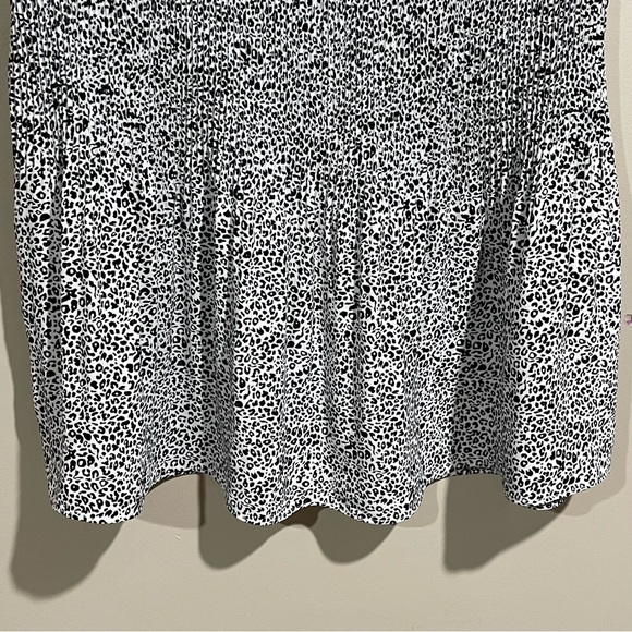 ADRIANNA PAPELL Sleeveless  Peplum Top - Picture 7 of 9